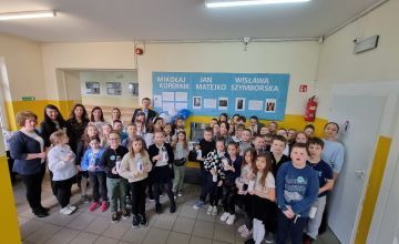 Uroczyste odsłonięcie poidełka PWiK w Szkole Podstawowej nr 3 w Bolesławcu